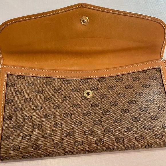 Authentic Gucci Canvas and Leather PRISTINE Wallet! - Picture 4 of 6
